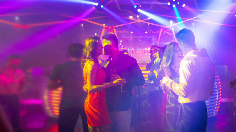 What To Wear To A Nightclub? 5 Dress Suggestions.